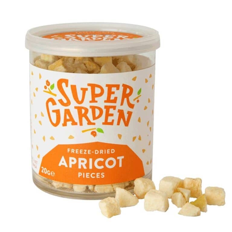 Freeze-dried apricot pieces